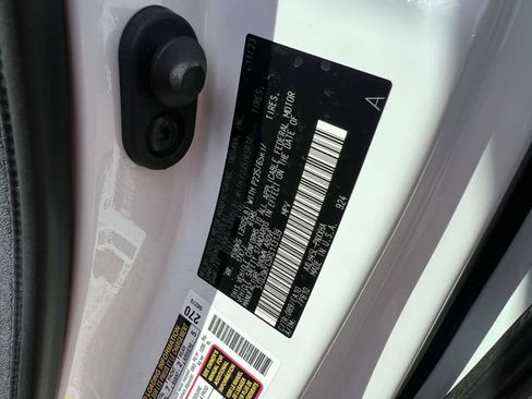 Used 2024 Toyota Sienna XLE w/ XLE Plus Package AWD/4WD image 18