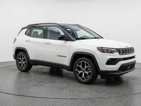 Used 2025 Jeep Compass Limited AWD/4WD image 1