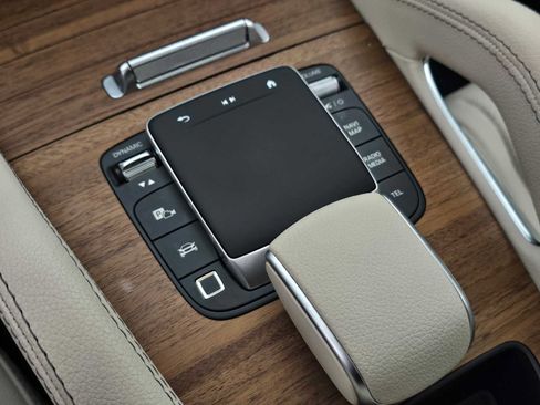 Used 2025 Mercedes-Benz GLE 350 4MATIC image 37