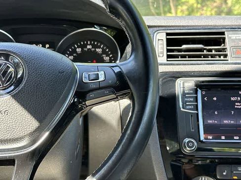 Used 2017 Volkswagen Jetta Sport w/ Jetta Sport Lighting Package FWD image 9
