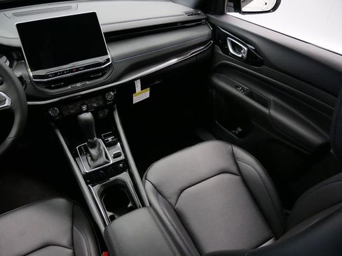 New 2026 Jeep Compass Limited image 30