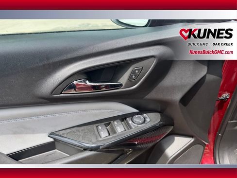 Used 2025 Chevrolet Trax LT FWD image 8