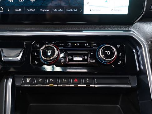 Used 2024 GMC Sierra 3500 Denali image 15