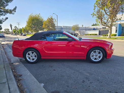 Used 2013 Ford Mustang Convertible RWD image 4