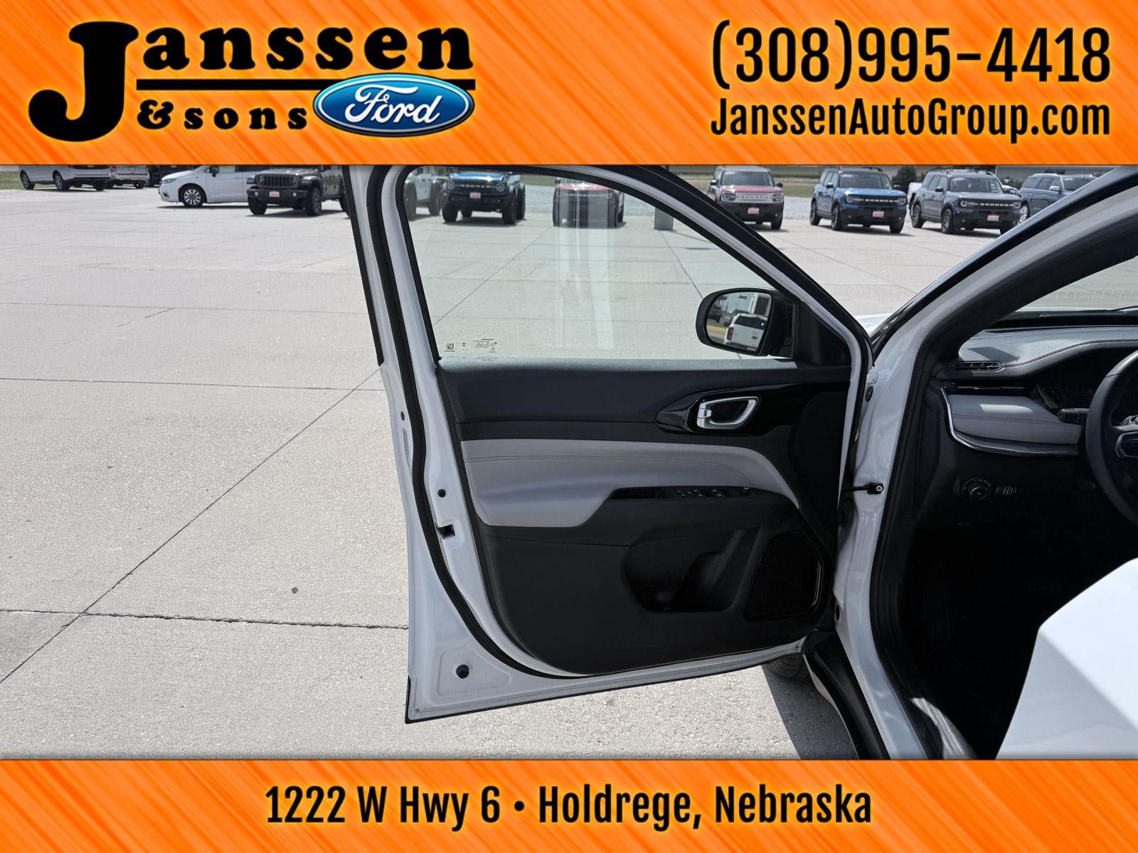 Used 2024 Jeep Compass Limited AWD/4WD image 9
