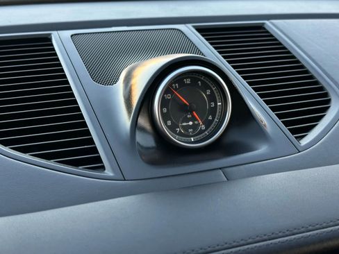 Used 2017 Porsche Macan Turbo image 36