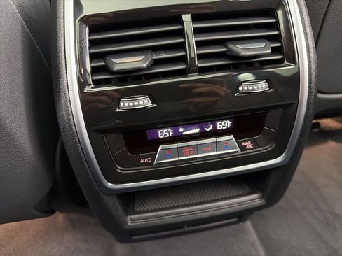 Used 2022 BMW X5 xDrive40i w/ Premium Package image 9