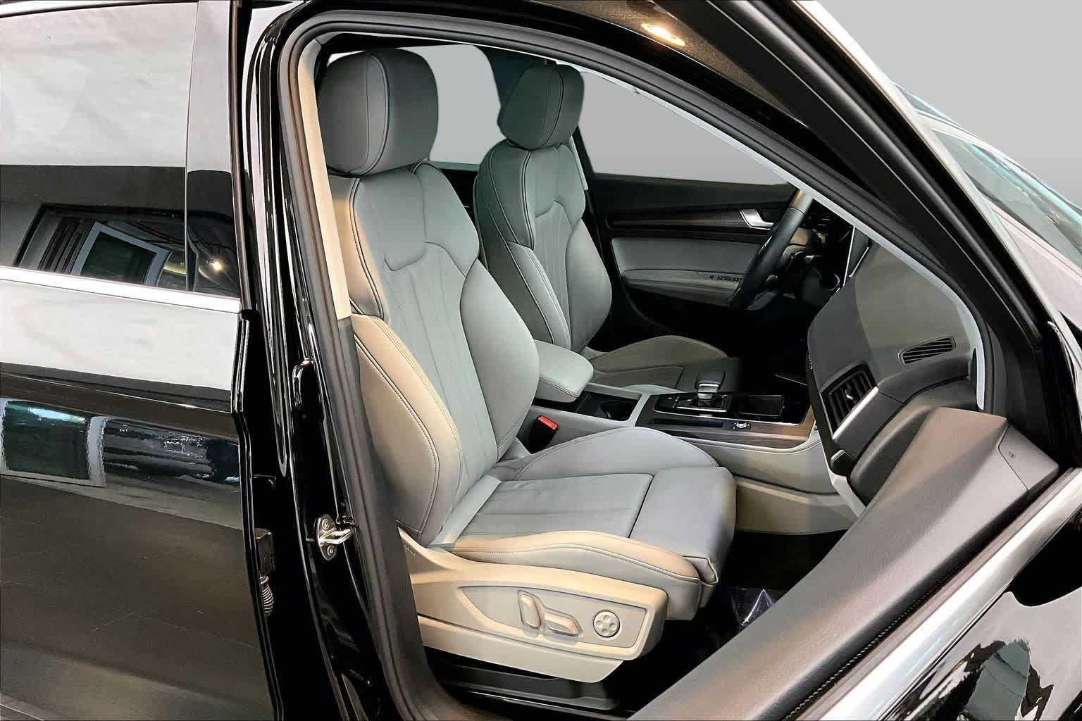 Certified 2025 Audi Q5 e Premium Plus w/ Premium Plus Package AWD/4WD image 9