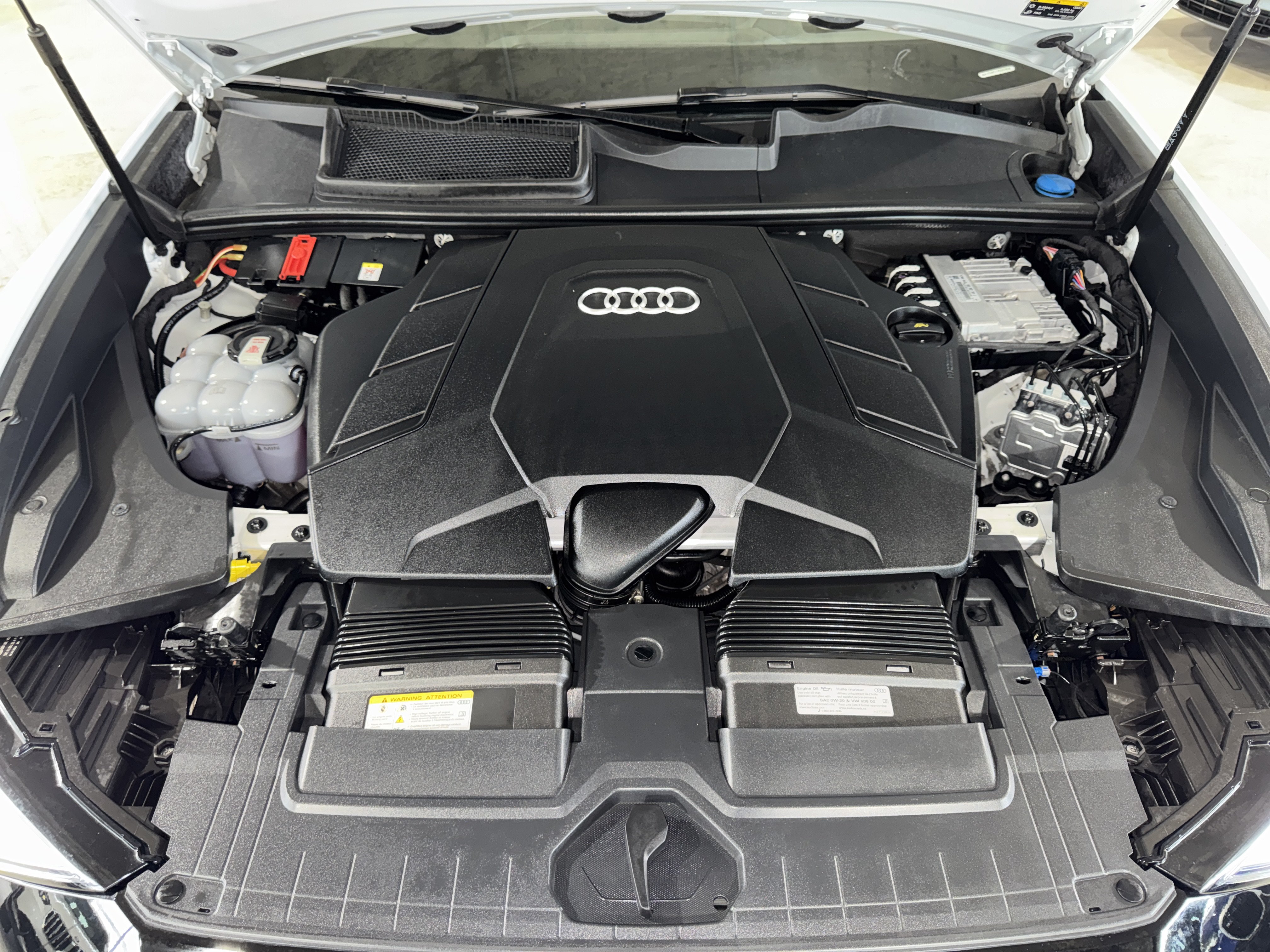 Used 2023 Audi Q8 Prestige AWD/4WD image 36