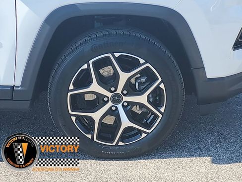 Certified 2025 Jeep Compass Limited image 29