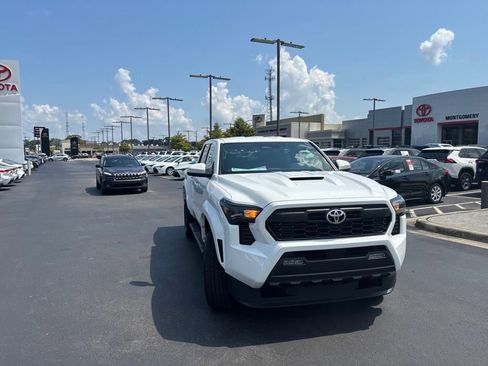 New 2025 Toyota Tacoma TRD Sport image 7