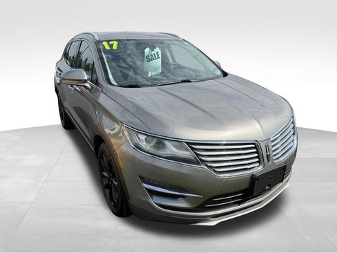 Used 2017 Lincoln MKC Select w/ Select Plus Package AWD/4WD image 3