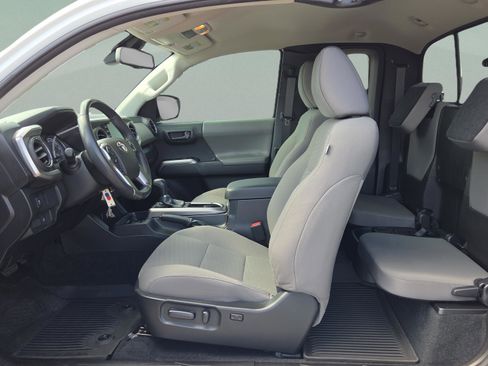 Certified 2022 Toyota Tacoma SR5 w/ Technology Package RWD image 11