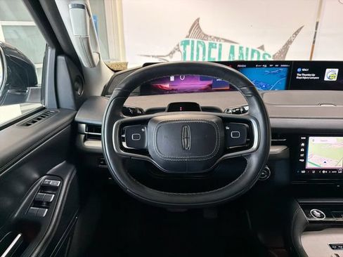 Used 2025 Lincoln Navigator Reserve AWD/4WD image 14
