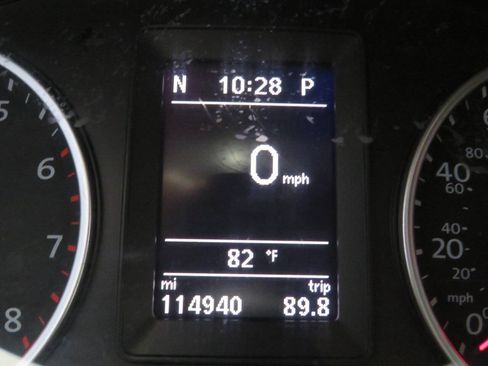 Used 2015 Volkswagen Tiguan SE FWD image 14
