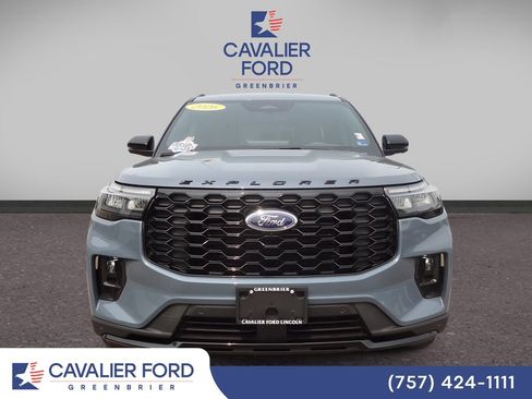 Used 2026 Ford Explorer ST-Line w/ ST-Line Street Pack AWD/4WD image 5