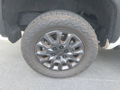 Used 2025 Toyota 4Runner SR5 image 8