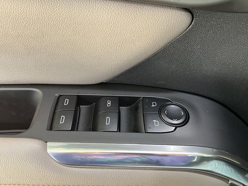 Used 2025 Chevrolet Traverse LT image 29