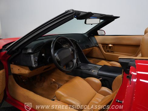 Used 1990 Chevrolet Corvette Convertible RWD image 4