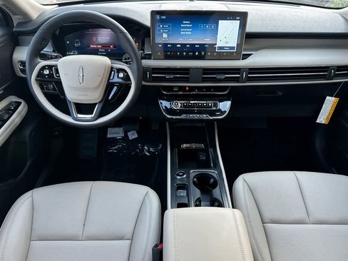 New 2025 Lincoln Corsair AWD w/ Equipment Group 101A image 3