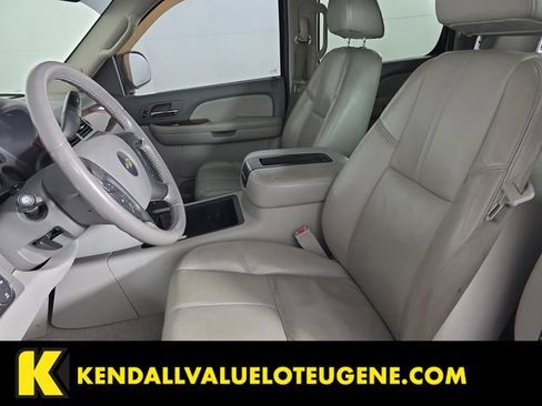 Used 2007 Chevrolet Suburban LT w/ LT Preferred Equipment Group AWD/4WD image 4
