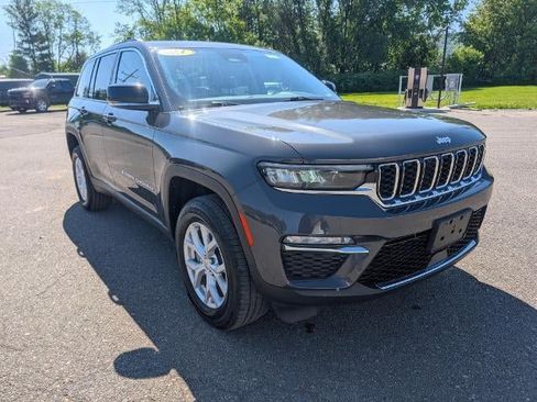 Used 2023 Jeep Grand Cherokee Limited AWD/4WD image 3