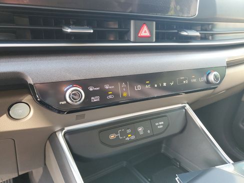 New 2026 Kia Carnival EX FWD image 21