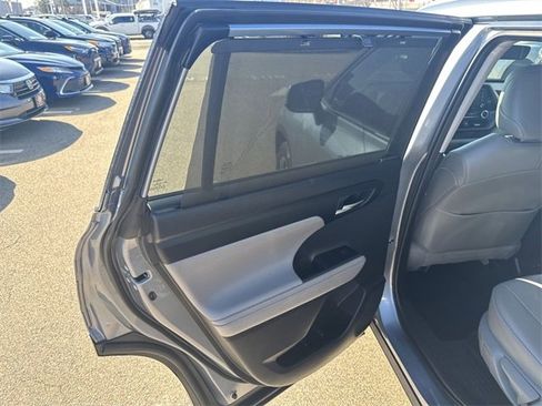 Used 2022 Toyota Highlander XLE image 48