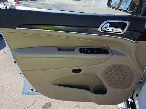 Used 2014 Jeep Grand Cherokee Limited image 15