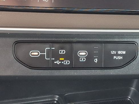 Used 2025 Kia Carnival EX FWD image 28