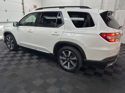 Used 2025 Honda Pilot Touring image 7