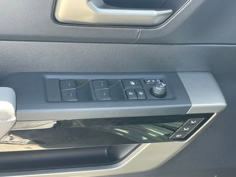 Used 2025 Toyota Tundra Limited AWD/4WD image 6