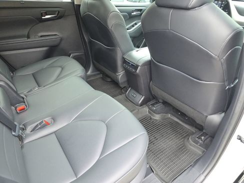 Certified 2020 Toyota Highlander XLE AWD/4WD image 15