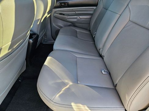 Used 2015 Toyota Tacoma PreRunner w/ SR5 Package image 16