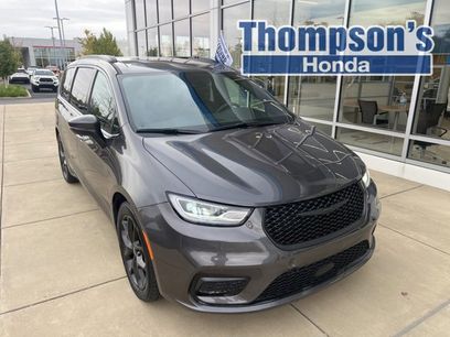 Used 2023 Chrysler Pacifica Touring-L w/ S Appearance Package