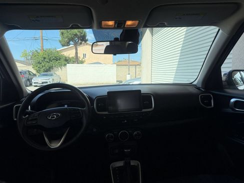 Used 2025 Hyundai Venue SEL FWD image 32
