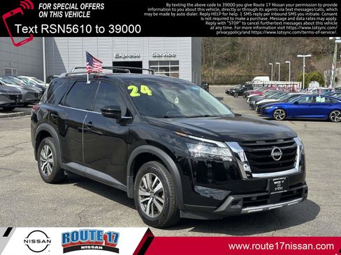 Used 2024 Nissan Pathfinder SL image 1
