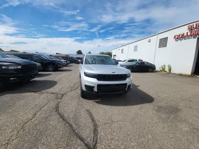 Used 2024 Jeep Grand Cherokee L Altitude AWD/4WD image 6