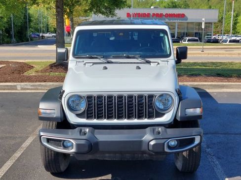 Used 2025 Jeep Gladiator Sport AWD/4WD image 5