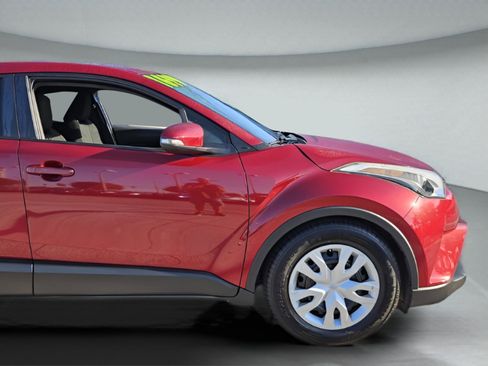 Used 2019 Toyota C-HR LE image 37
