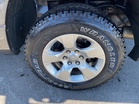 Used 2019 RAM 1500 Big Horn image 4