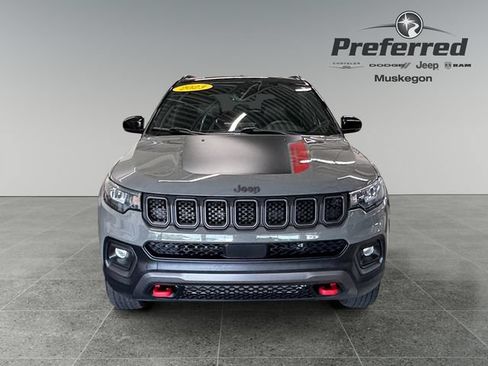 Used 2023 Jeep Compass Trailhawk w/ Trailhawk Convenience Group AWD/4WD image 11