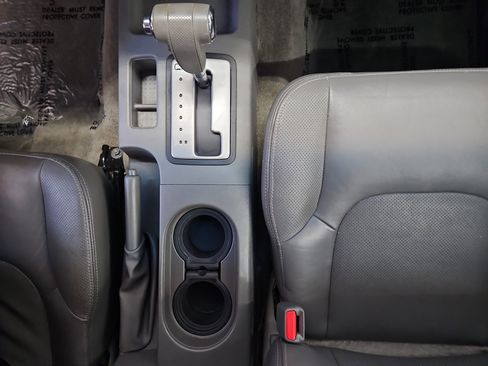 Used 2011 Nissan Frontier SL image 17