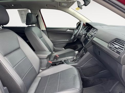 Used 2019 Volkswagen Tiguan SE w/ Panoramic Sunroof Package image 18