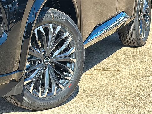 New 2026 Nissan Rogue Platinum w/ Platinum Premium Package image 3