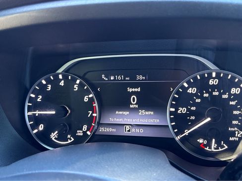 Used 2024 Nissan Titan SV w/ SV Convenience Package image 4