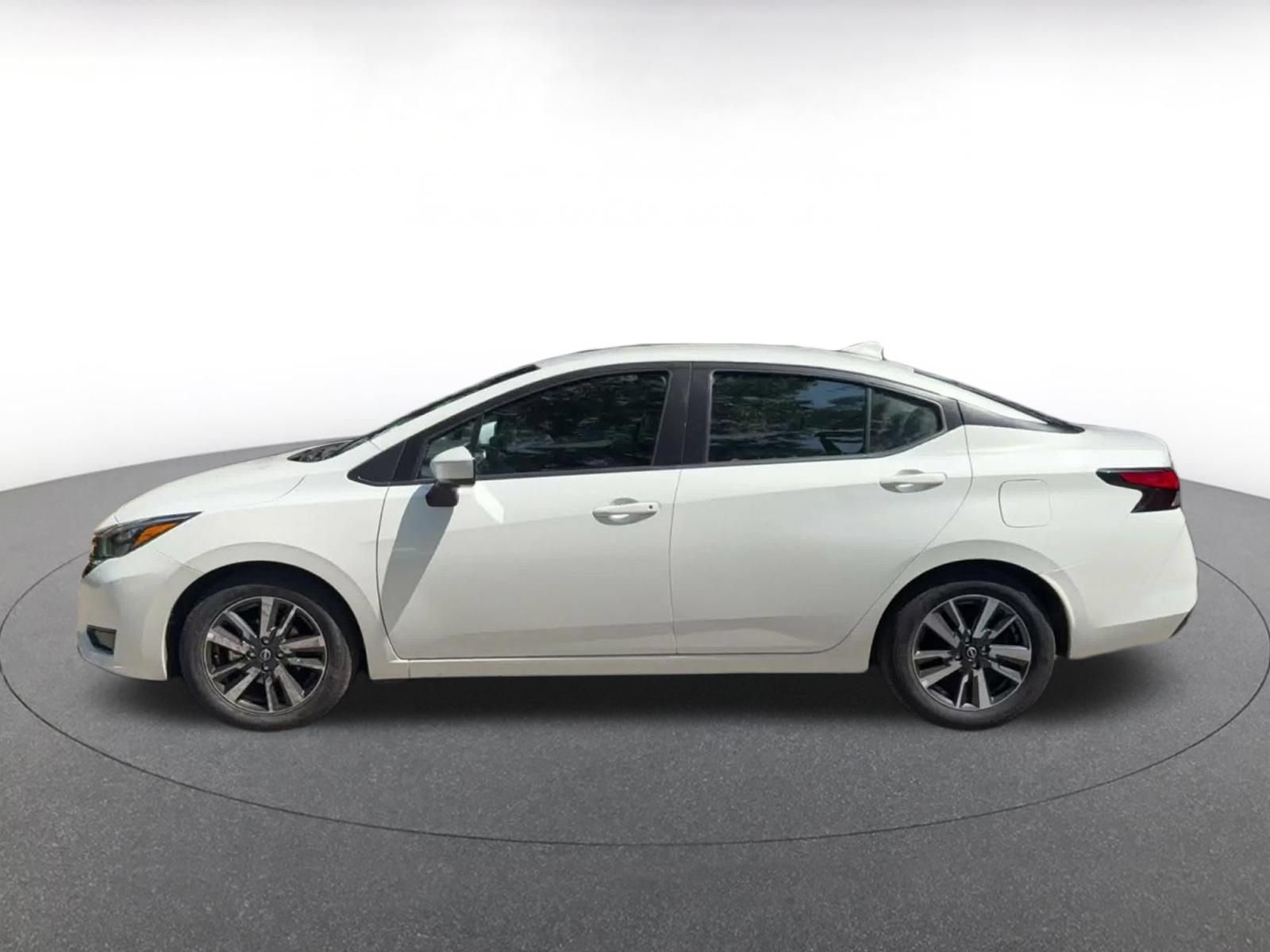 Used 2025 Nissan Versa SV FWD image 8