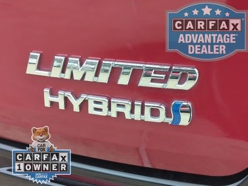 Used 2024 Toyota Sienna Limited image 35