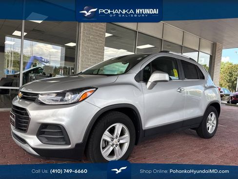 Used 2020 Chevrolet Trax LT w/ LT Convenience Package FWD image 1