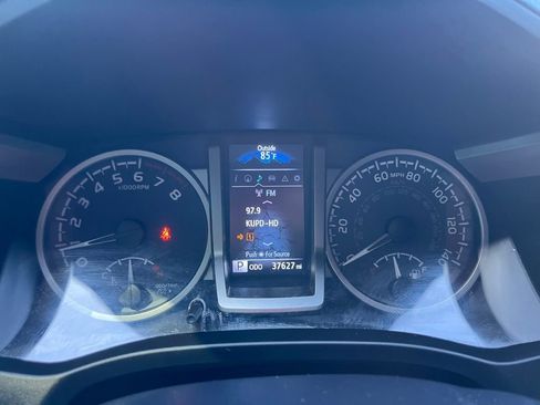 Used 2022 Toyota Tacoma Limited image 34